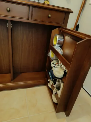 Mueble de madera recibidor.