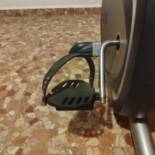 Bicicleta estática magnética con pantalla