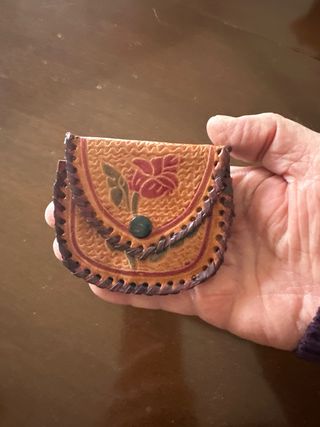 Portamonete in pelle con rosa