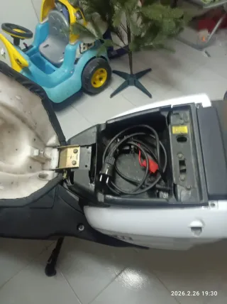 Moto Eléctrica Scooter Negra