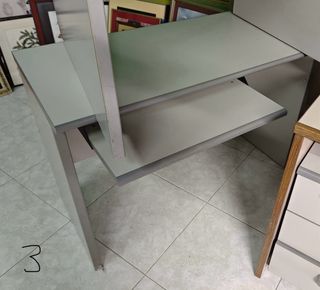 Mesa de oficina gris