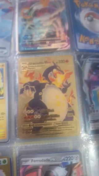 Carta Pokémon Charizard VMAX Dorada