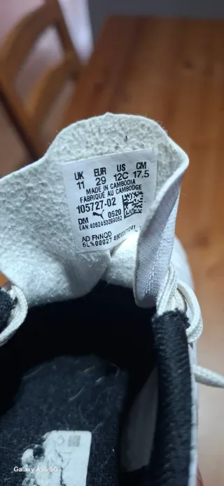 Botas de fútbol sala Puma blancas y negras