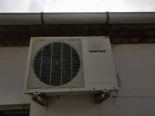 Aire Acondicionado Split Beige/Blanco