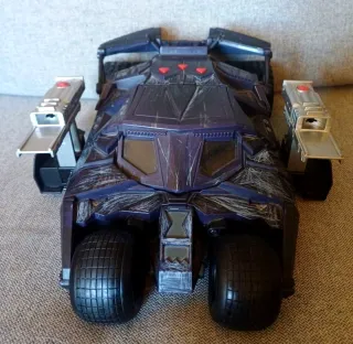 Batman Begins Batmobile 2005 Comics auto 33 cm