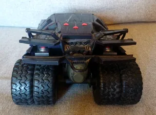 Batman Begins Batmobile 2005 Comics auto 33 cm