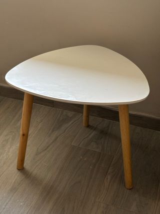 Mesa auxiliar triangular blanca