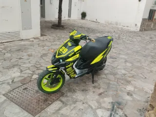Yamaha jog Negra y Amarilla se vende o se cambia