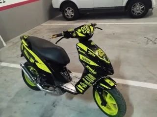 Yamaha jog Negra y Amarilla se vende o se cambia