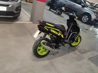 Yamaha jog Negra y Amarilla se vende o se cambia