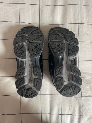 Zapatillas Asics Negras y Grises