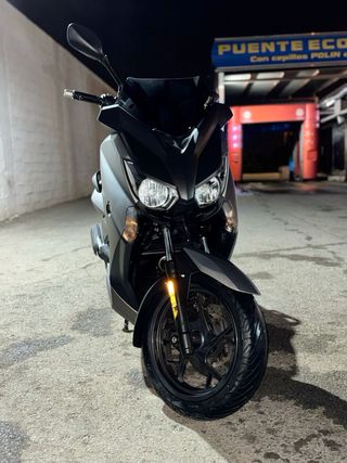 Yamaha XMAX 2017 Gris