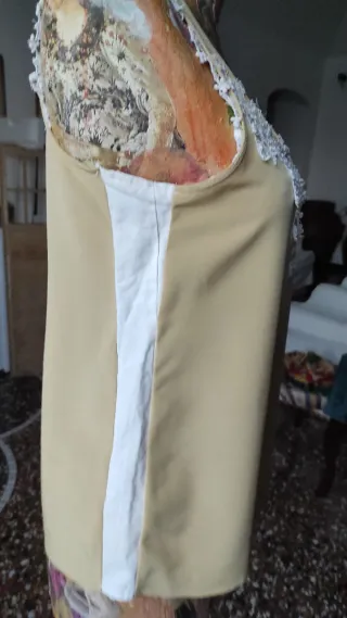 Canotta beige con pizzo