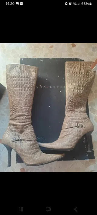 Botas de piel L.A.P.A. color beige