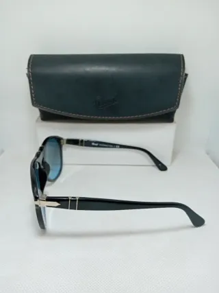 Occhiali da sole Persol 649 neri e blu