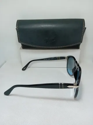 Occhiali da sole Persol 649 neri e blu