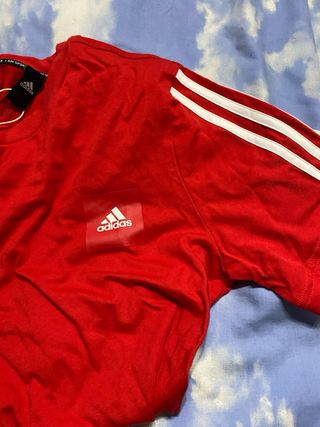 Camiseta Adidas Roja  Talla 15-16 equivale a una S
