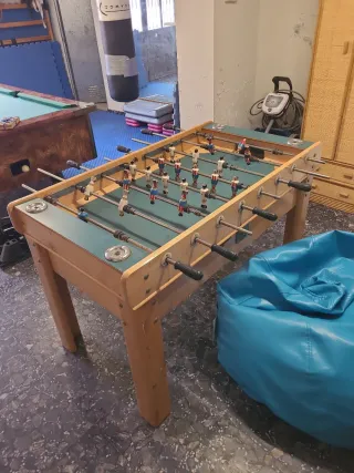 Futbolín de madera