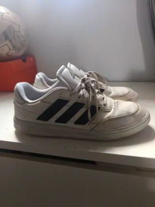 Adidas Courtblock Blancas y Negras