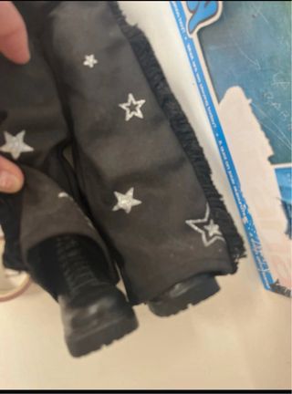 Nancy Aitana con certificado de autenticidad