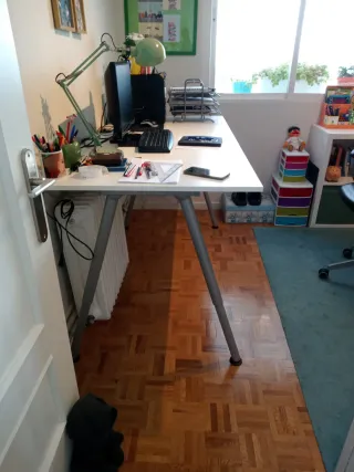 Mesa de estudio/trabajo blanca y gris