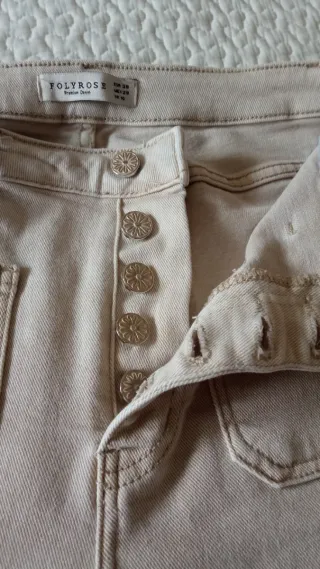 Pantalón vaquero beige