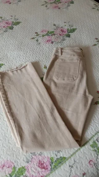 Pantalón vaquero beige