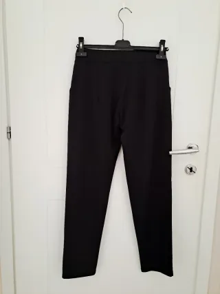 Pantaloni neri con cintura gioiello