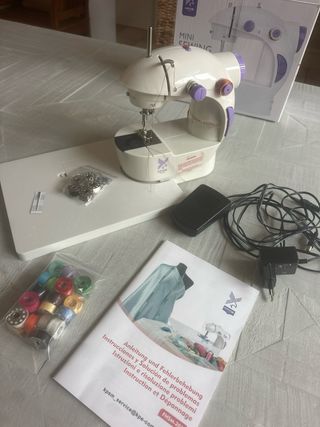 Mini Máquina de Coser con Pedal y accesorios