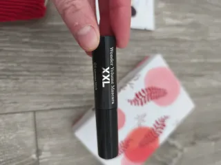 Neceser Clarins con Mascara XXL y Piedra Gua Sha