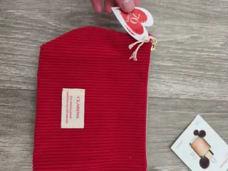 Neceser Clarins con Mascara XXL y Piedra Gua Sha