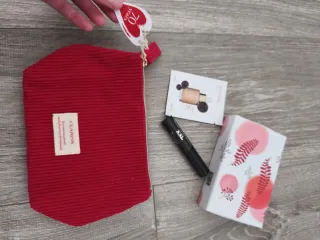 Neceser Clarins con Mascara XXL y Piedra Gua Sha