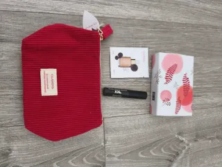 Neceser Clarins con Mascara XXL y Piedra Gua Sha