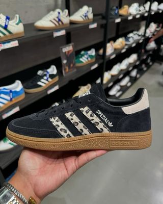 Adidas Spezial Negras con Leopardo Nuevas