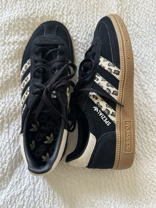 Adidas Spezial Negras con Leopardo Nuevas