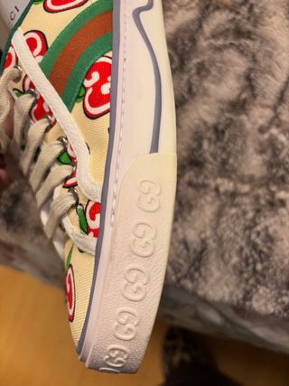 Zapatillas Gucci con estampado de manzana