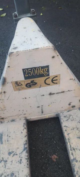 Transpaleta 2500kg