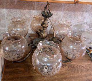 Lámpara de araña de cristal dorada