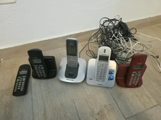 Lotto 5 telefoni fissi e 4 basi cordless