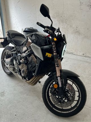 Honda CB650R Negra y plateada