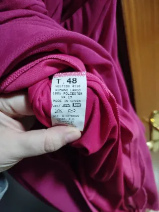 Vestido largo fucsia con flor