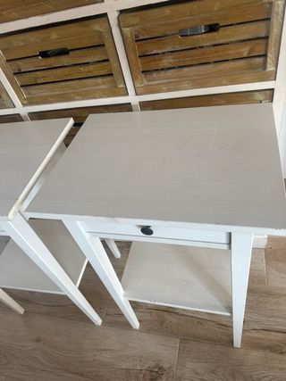 2 Mesitas de noche blancas con cajones