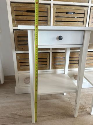 2 Mesitas de noche blancas con cajones