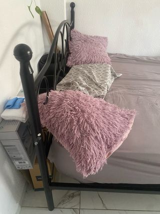Cama metálica negra doble con colchón