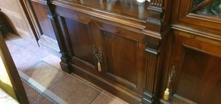 Librería Vitrina Nogal Español