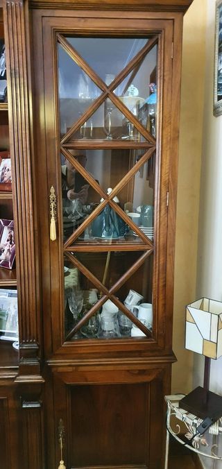 Librería Vitrina Nogal Español