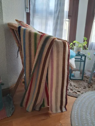 Manta tejida a mano multicolor