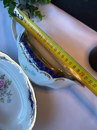 Salsera con base porcelana azul y oro Royal CoñleC