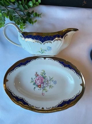 Salsera con base porcelana azul y oro Royal CoñleC