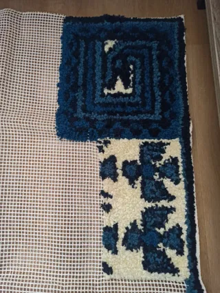 Alfombra de nudos a medio hacer